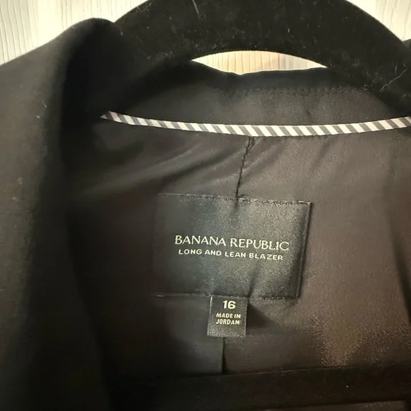 Women's Black Blazer by Banana Republic - Picture 4 of 6